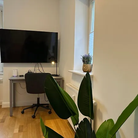 Bella - Business&family Ap 12, 100m Zum Konzerteingang Schloss, Parkplatz, Smarttv, Netflix, Waschmaschine, 24h Checkin, 36qm Lägenhet