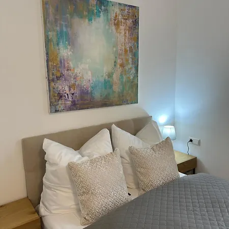 Bella Casa - Business&family, 100m Zum Konzerteingang Schloss, Parkplatz, Smarttv, Netflix, Waschmaschine, 24h Checkin, 36qm, Ap 12 Apartment *