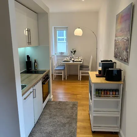 Bella Casa - Business&family, 100m Zum Konzerteingang Schloss, Parkplatz, Smarttv, Netflix, Waschmaschine, 24h Checkin, 36qm, Ap 12 Apartment