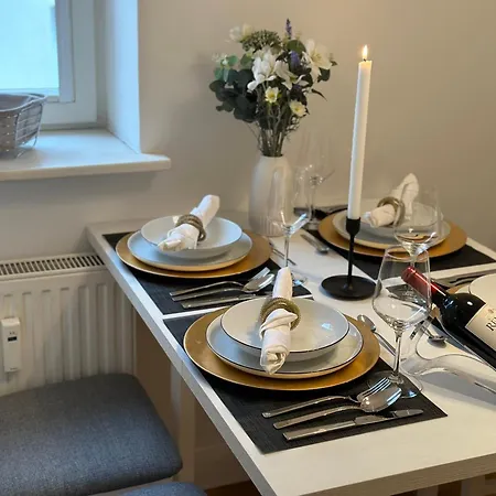 Lägenhet Bella - Business&family Ap 12, 100m Zum Konzerteingang Schloss, Parkplatz, Smarttv, Netflix, Waschmaschine, 24h Checkin, 36qm Ludwigsburg