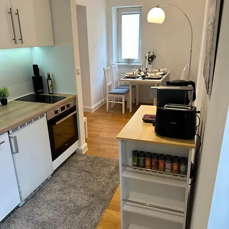Bella Casa - Business&family, 100m Zum Konzerteingang Schloss, Parkplatz, Smarttv, Netflix, Waschmaschine, 24h Checkin, 36qm, Ap 12