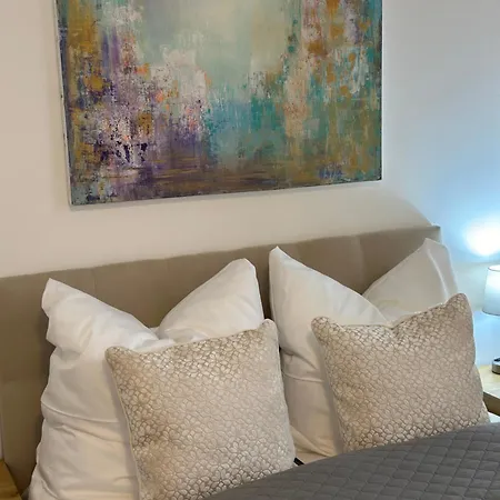 Bella - Business&family Ap 12, 100m Zum Konzerteingang Schloss, Parkplatz, Smarttv, Netflix, Waschmaschine, 24h Checkin, 36qm شقة