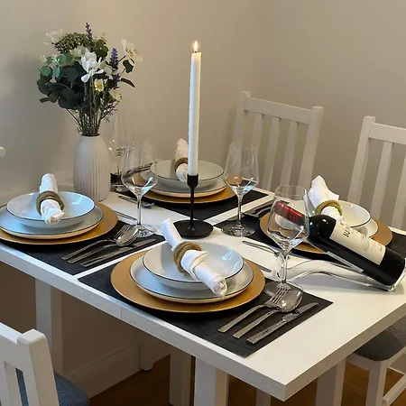 Lägenhet Bella - Business&family Ap 12, 100m Zum Konzerteingang Schloss, Parkplatz, Smarttv, Netflix, Waschmaschine, 24h Checkin, 36qm Ludwigsburg