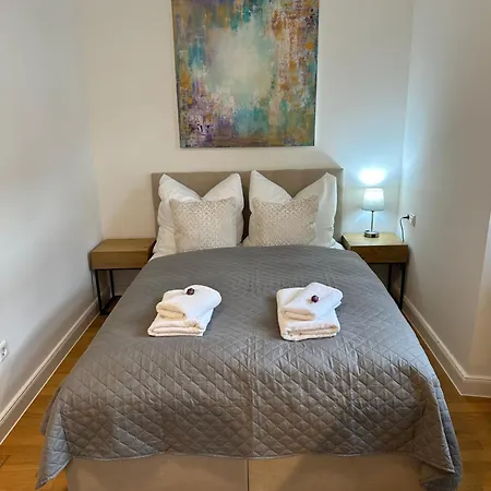 Bella Casa - Business&family, 100m Zum Konzerteingang Schloss, Parkplatz, Smarttv, Netflix, Waschmaschine, 24h Checkin, 36qm, Ap 12