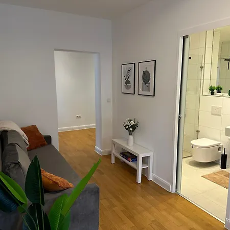 Bella - Business&family Ap 12, 100m Zum Konzerteingang Schloss, Parkplatz, Smarttv, Netflix, Waschmaschine, 24h Checkin, 36qm * Ludwigsburg