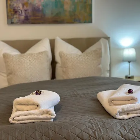Bella - Business&family Ap 12, 100m Zum Konzerteingang Schloss, Parkplatz, Smarttv, Netflix, Waschmaschine, 24h Checkin, 36qm Lägenhet Ludwigsburg