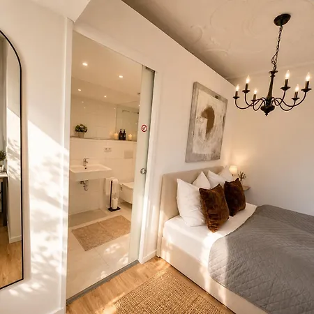 Bella - Business&family Ap 12, 100m Zum Konzerteingang Schloss, Parkplatz, Smarttv, Netflix, Waschmaschine, 24h Checkin, 36qm Ξενοδοχείο με διαμερίσματα 3*
