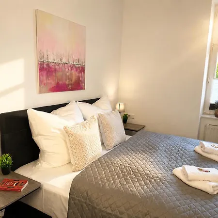 Bella - Business&family Ap 12, 100m Zum Konzerteingang Schloss, Parkplatz, Smarttv, Netflix, Waschmaschine, 24h Checkin, 36qm Lägenhet Ludwigsburg