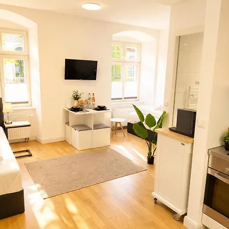 Bella - Business&family Ap 12, 100m Zum Konzerteingang Schloss, Parkplatz, Smarttv, Netflix, Waschmaschine, 24h Checkin, 36qm 3*