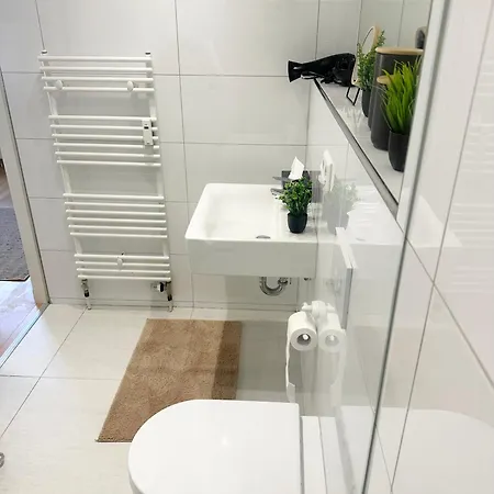 Bella - Business&family Ap 12, 100m Zum Konzerteingang Schloss, Parkplatz, Smarttv, Netflix, Waschmaschine, 24h Checkin, 36qm