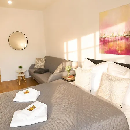 Ξενοδοχείο με διαμερίσματα Bella - Business&family Ap 12, 100m Zum Konzerteingang Schloss, Parkplatz, Smarttv, Netflix, Waschmaschine, 24h Checkin, 36qm Λούντβιχσμπουργκ